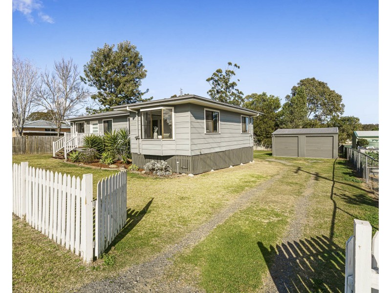 9 Dale Street, Crows Nest QLD 4355