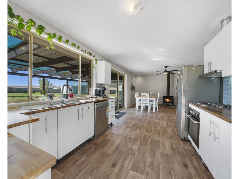 27 Lipp Road, Greenmount East QLD 4359