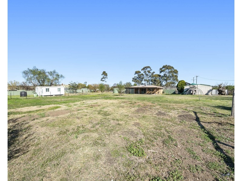 27 Lipp Road, Greenmount East QLD 4359