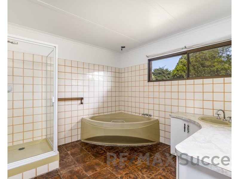 15 Claire Street, Centenary Heights QLD 4350