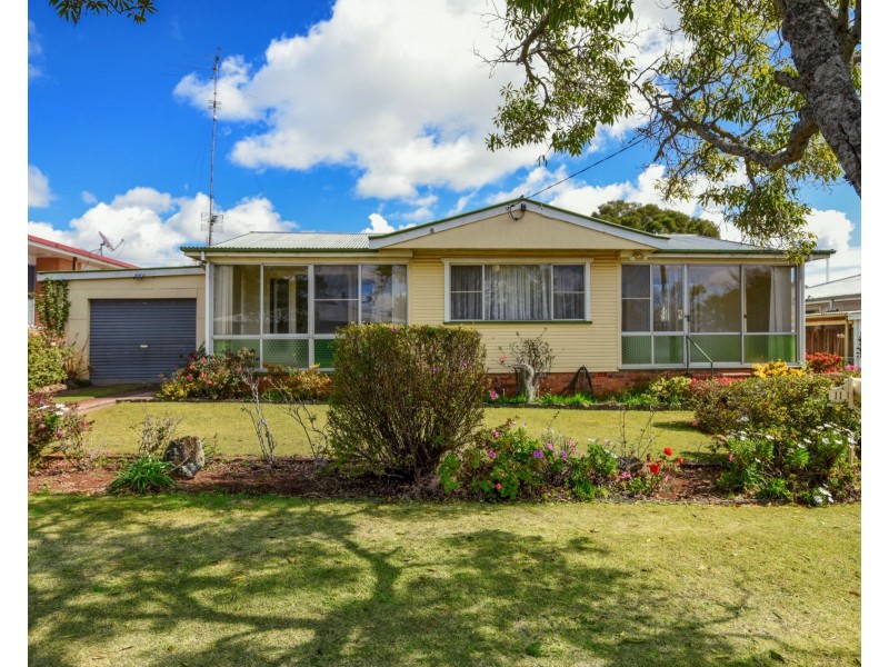 11 Leawarra Street, Wilsonton QLD 4350