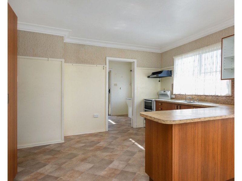 11 Leawarra Street, Wilsonton QLD 4350