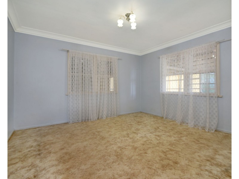 11 Leawarra Street, Wilsonton QLD 4350