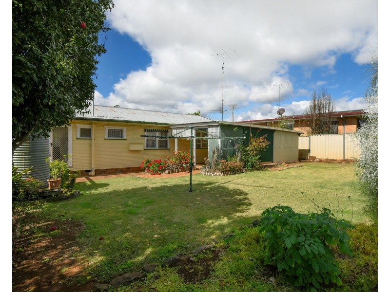 11 Leawarra Street, Wilsonton QLD 4350
