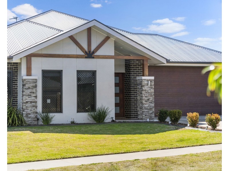 15 Kellett Drive, Westbrook QLD 4350