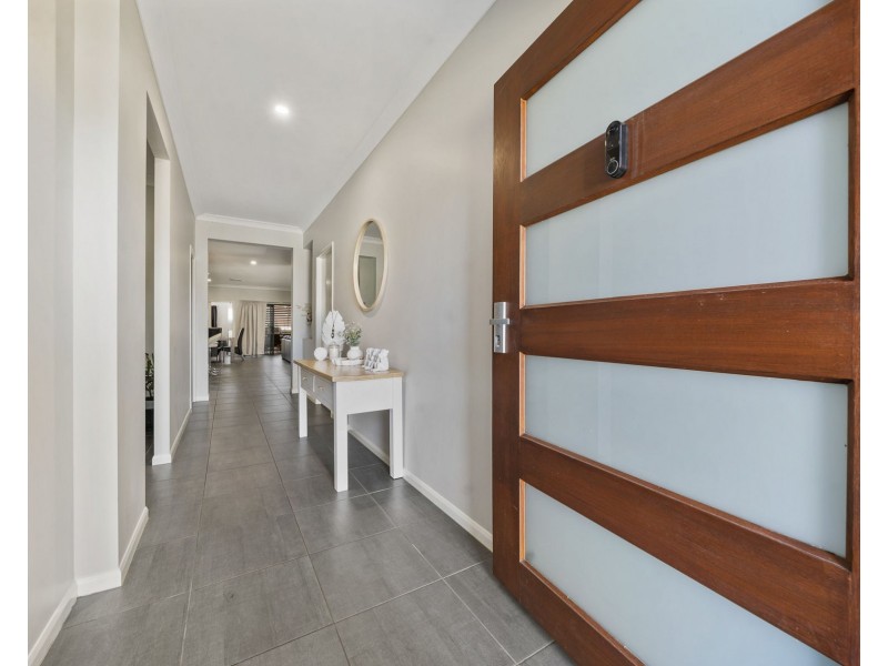 15 Kellett Drive, Westbrook QLD 4350
