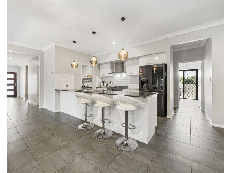 15 Kellett Drive, Westbrook QLD 4350