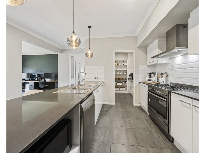 15 Kellett Drive, Westbrook QLD 4350