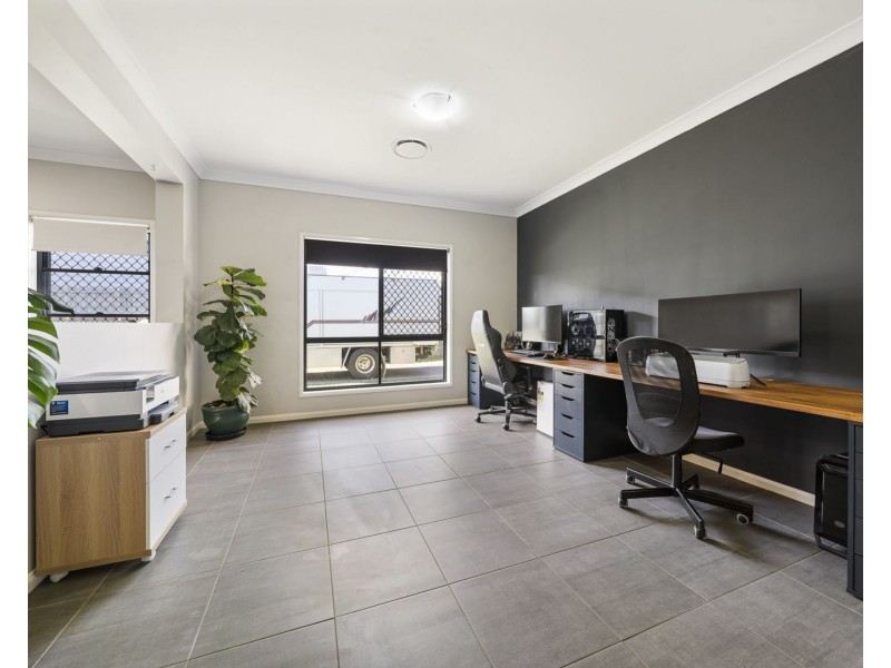 15 Kellett Drive, Westbrook QLD 4350