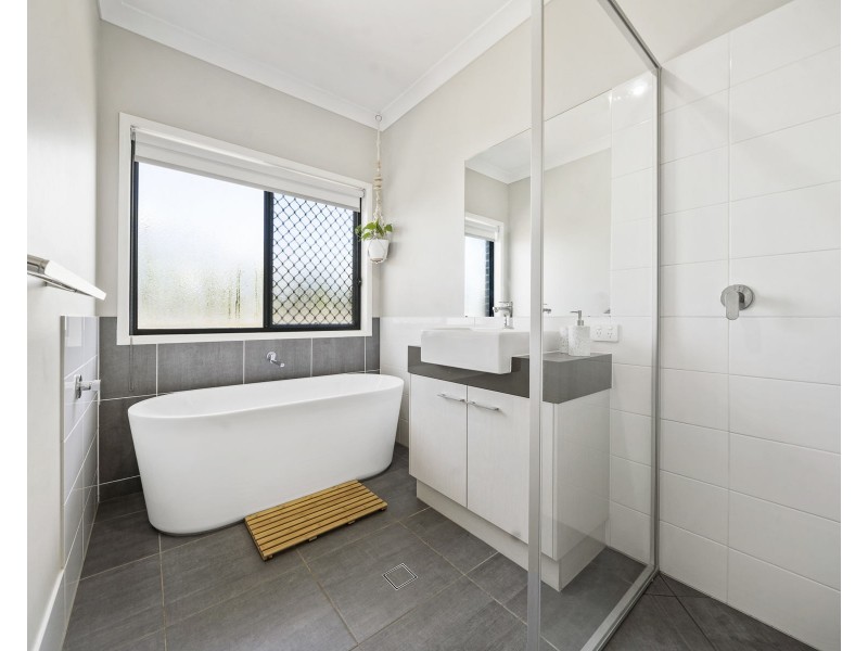 15 Kellett Drive, Westbrook QLD 4350