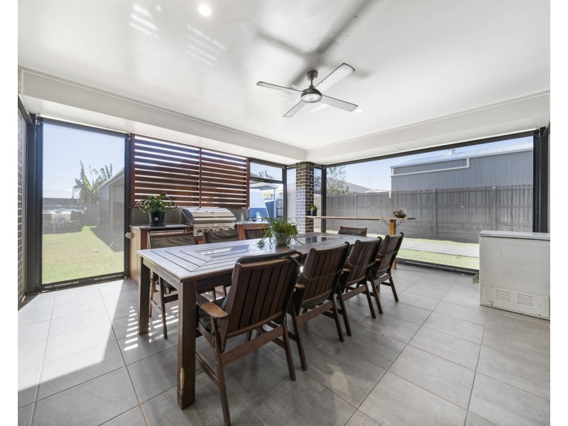 15 Kellett Drive, Westbrook QLD 4350