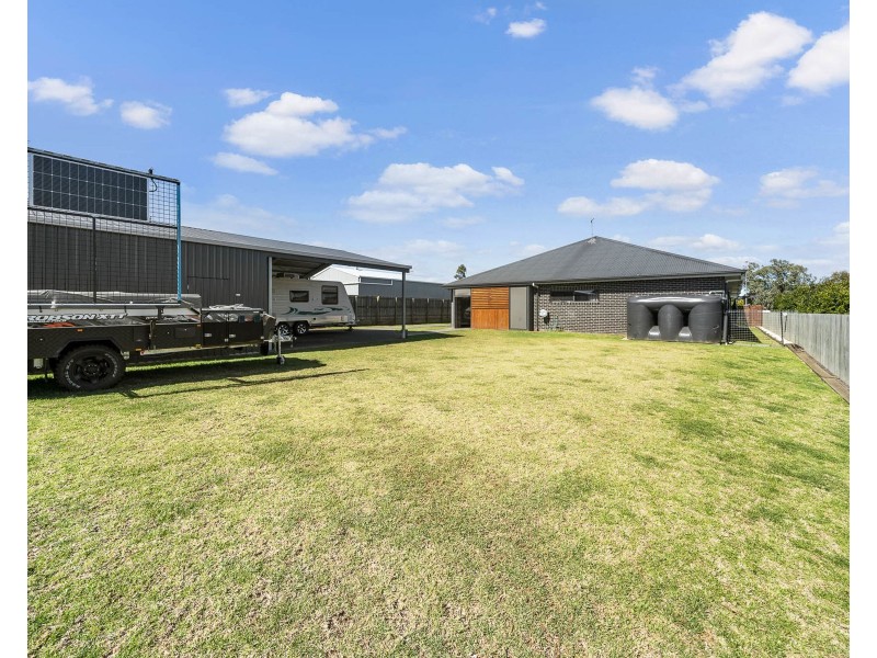 15 Kellett Drive, Westbrook QLD 4350