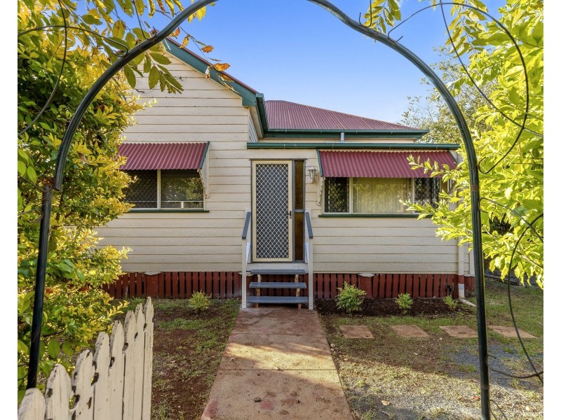 195 Taylor Street, Wilsonton QLD 4350