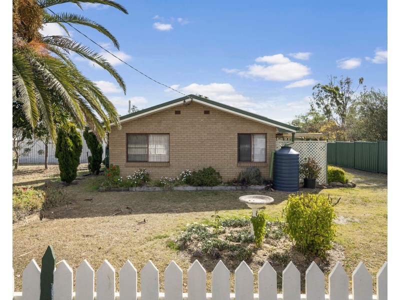 9 Nicholas Street, Goombungee QLD 4354