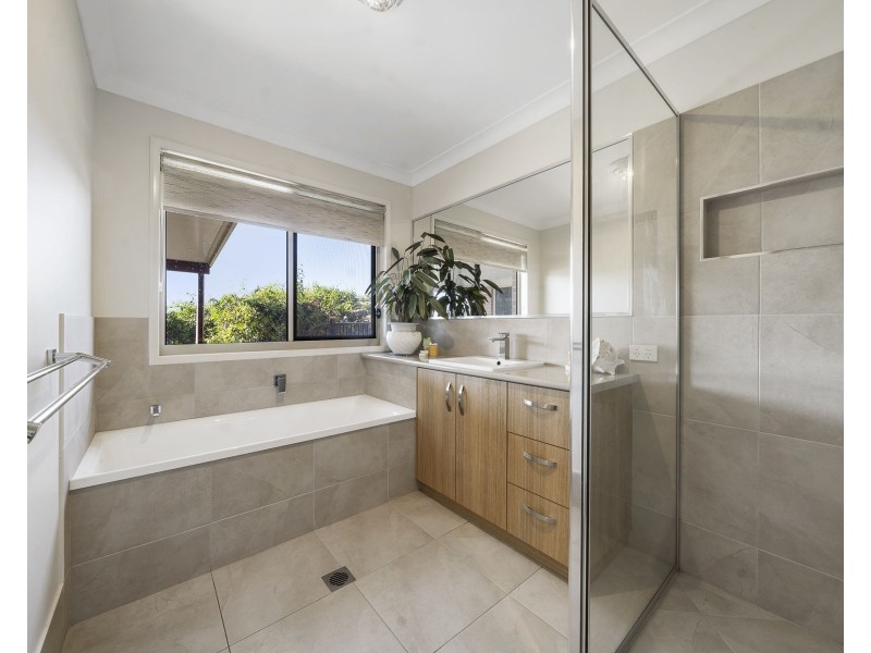10 Nuffield Street, Kingsthorpe QLD 4400