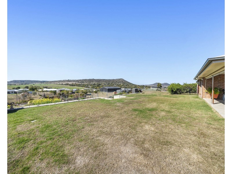 10 Nuffield Street, Kingsthorpe QLD 4400