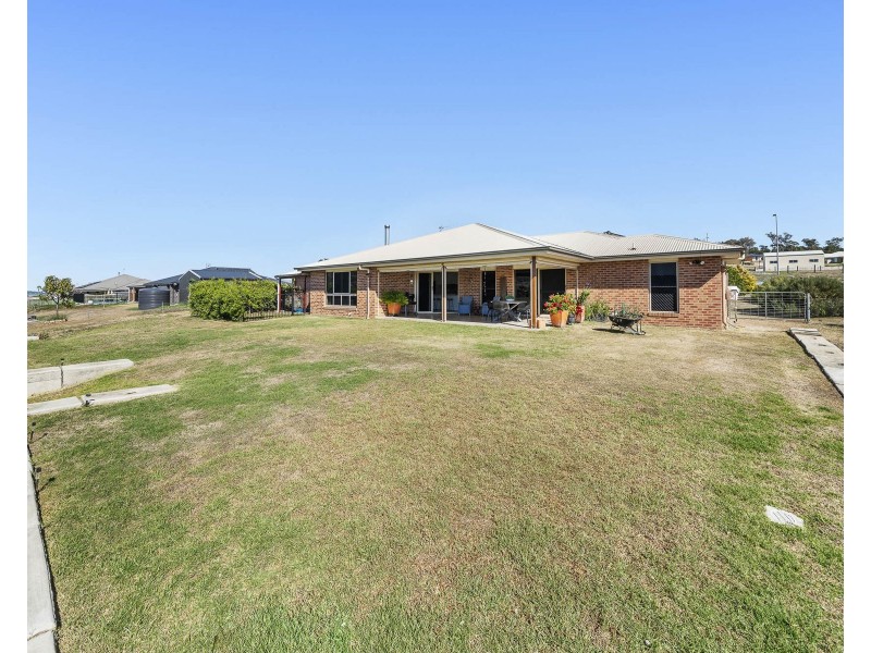 10 Nuffield Street, Kingsthorpe QLD 4400