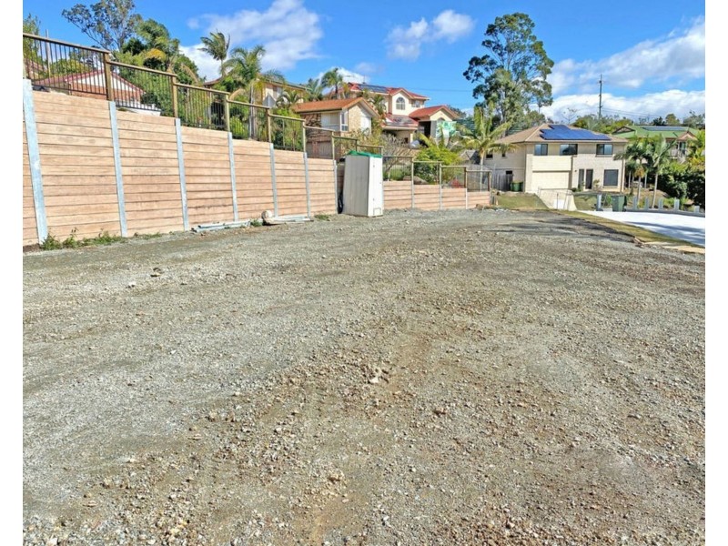 18 Hillside Crescent, Edens Landing QLD 4207