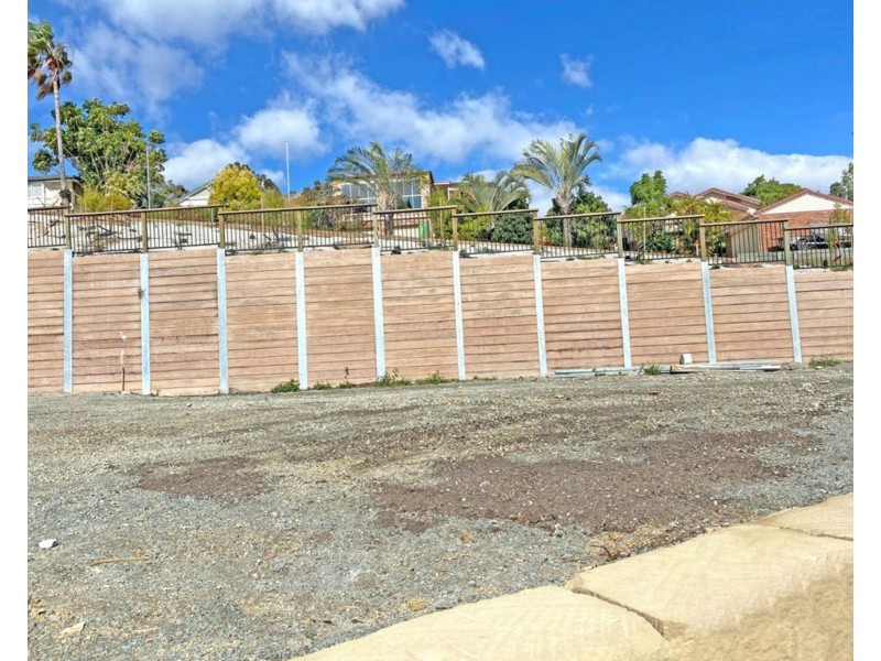 18 Hillside Crescent, Edens Landing QLD 4207