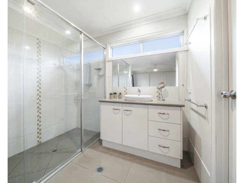 16 Scheske Street, Wilsonton QLD 4350