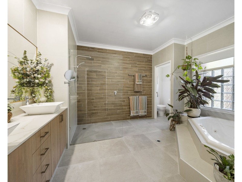 10 Stanley Parade, Highfields QLD 4352