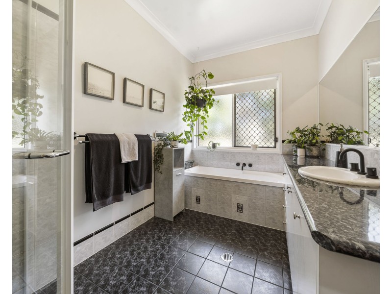 10 Stanley Parade, Highfields QLD 4352