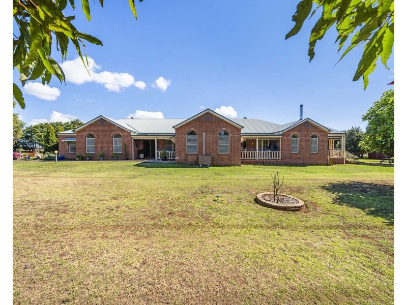 10 Stanley Parade, Highfields QLD 4352