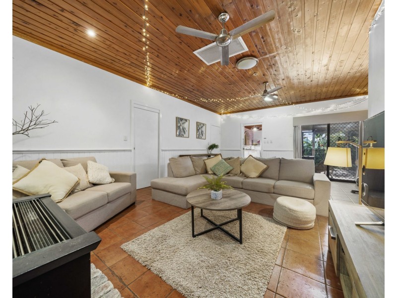 15 Beer Court, Kearneys Spring QLD 4350