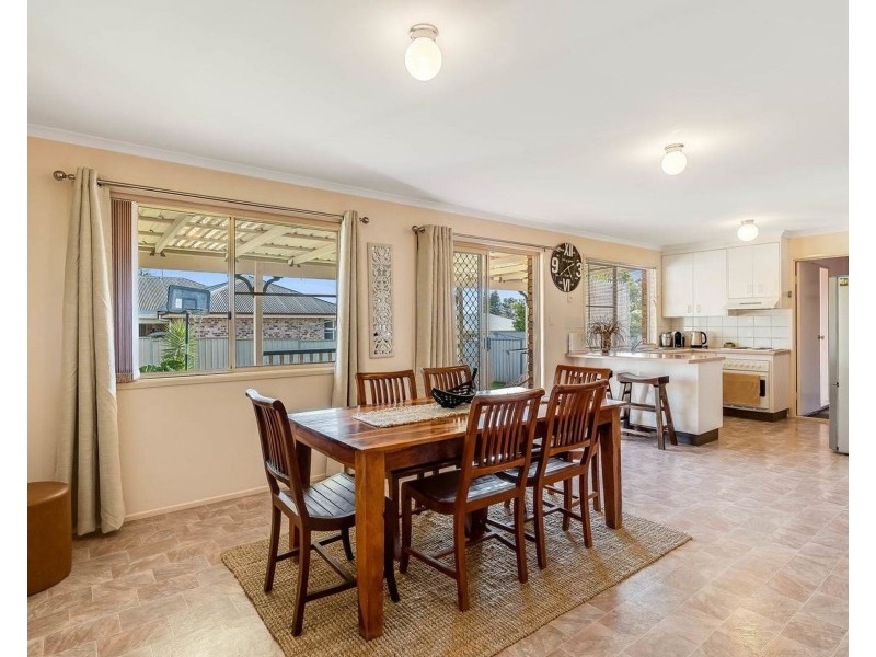 34 Gainsborough Drive, Glenvale QLD 4350