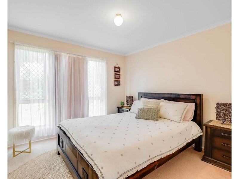34 Gainsborough Drive, Glenvale QLD 4350