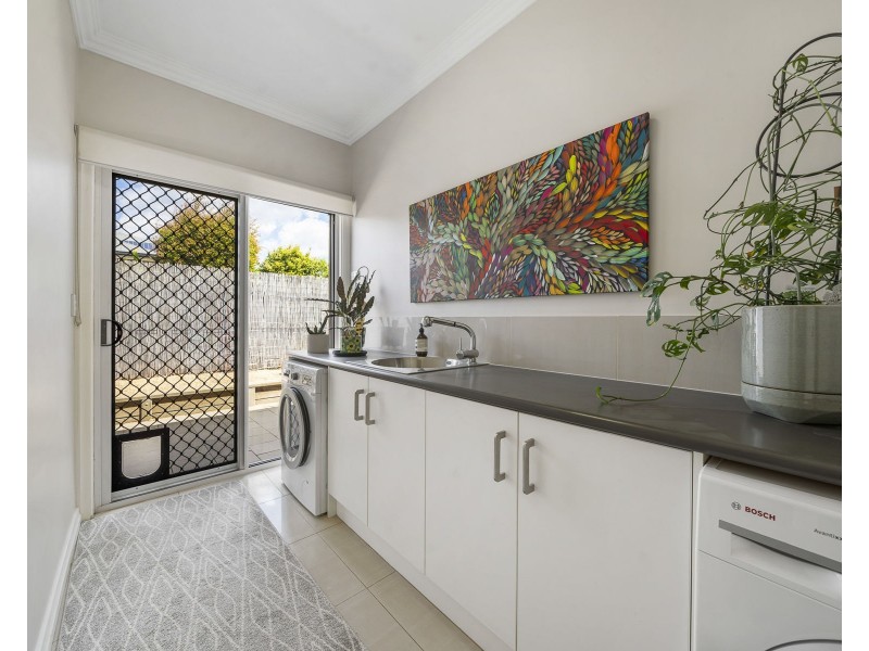 1 Kestrel Court, Rangeville QLD 4350