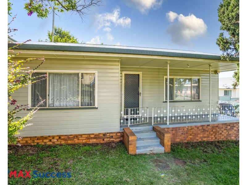 22 Esther Street, Mount Lofty QLD 4350