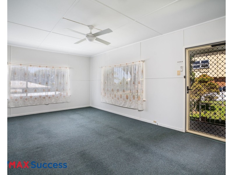 22 Esther Street, Mount Lofty QLD 4350