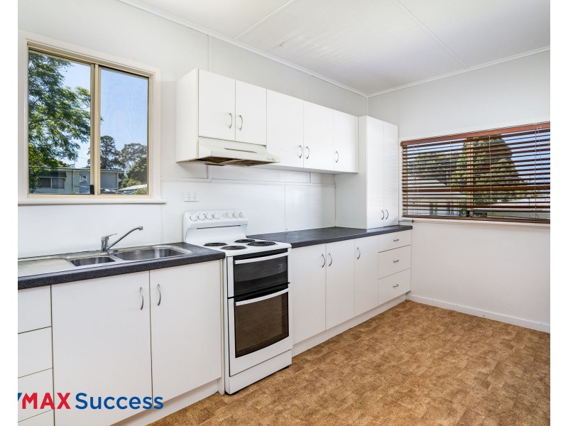 22 Esther Street, Mount Lofty QLD 4350