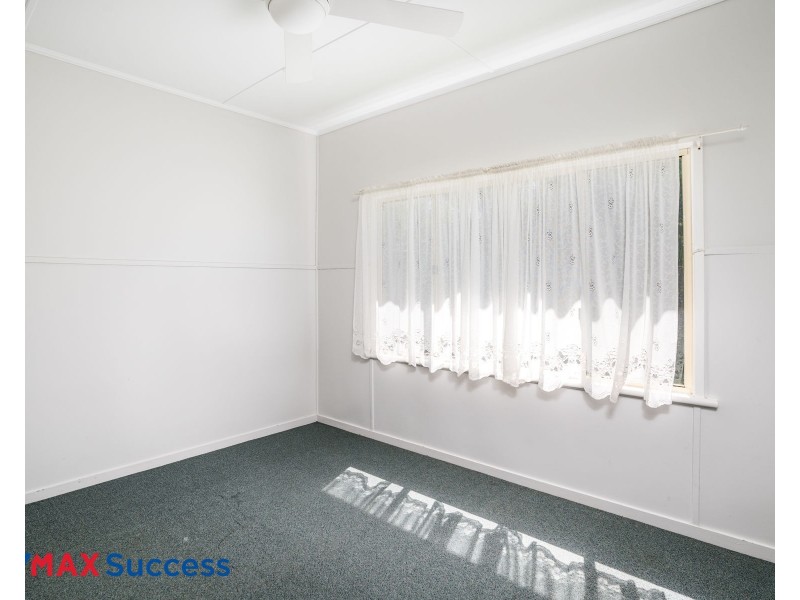 22 Esther Street, Mount Lofty QLD 4350