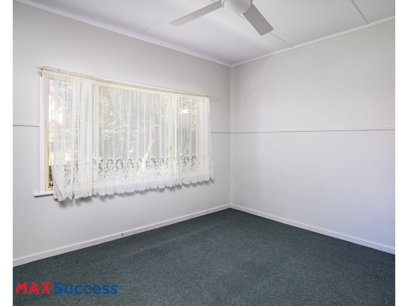 22 Esther Street, Mount Lofty QLD 4350