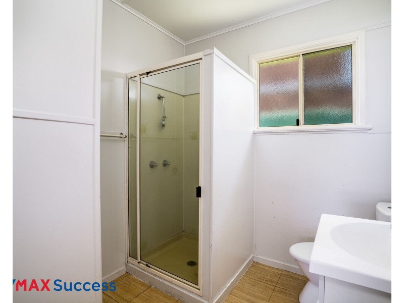 22 Esther Street, Mount Lofty QLD 4350