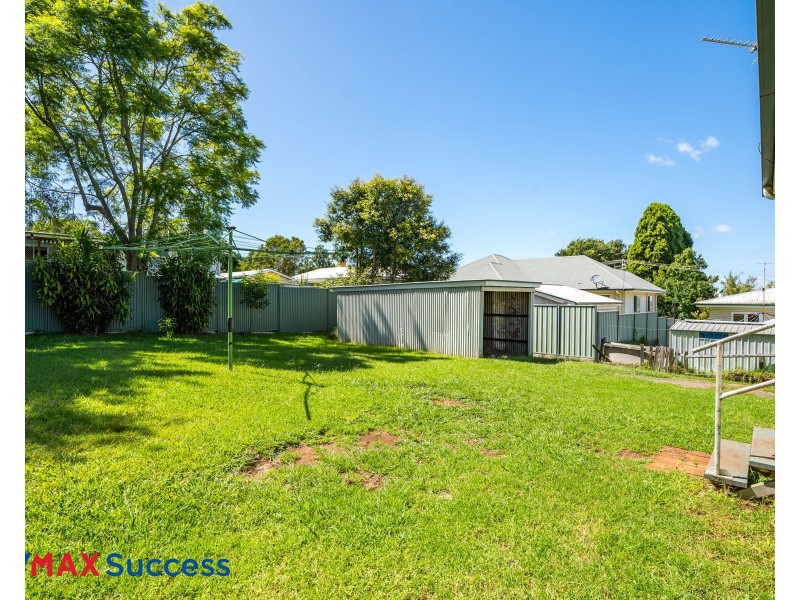 22 Esther Street, Mount Lofty QLD 4350