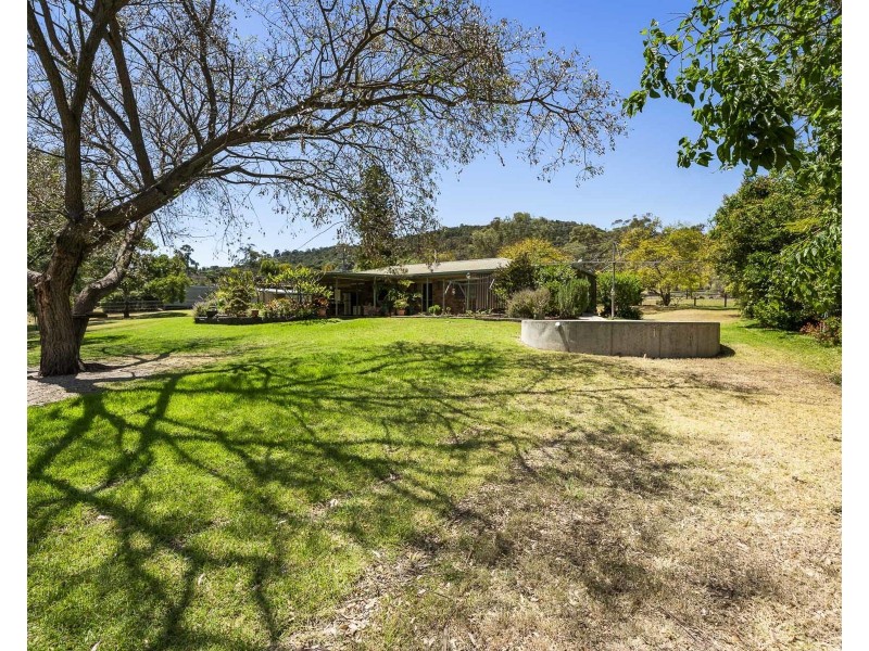 25 Redlands Drive, Gowrie Junction QLD 4352