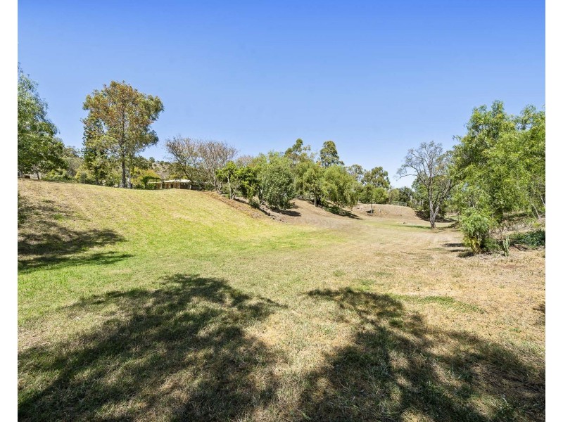 25 Redlands Drive, Gowrie Junction QLD 4352