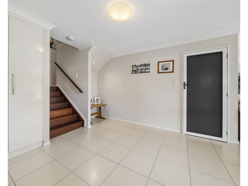 6/446 Hume Street, Middle Ridge QLD 4350