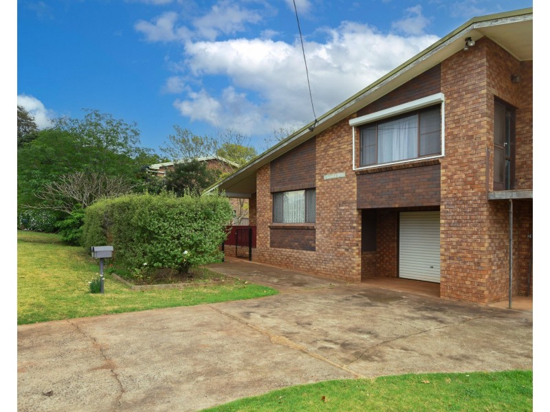 1/1 Gloucester Crescent, Darling Heights QLD 4350