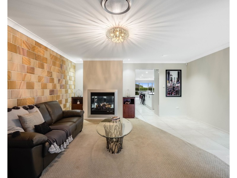 11 Paulene Crescent, Kearneys Spring QLD 4350