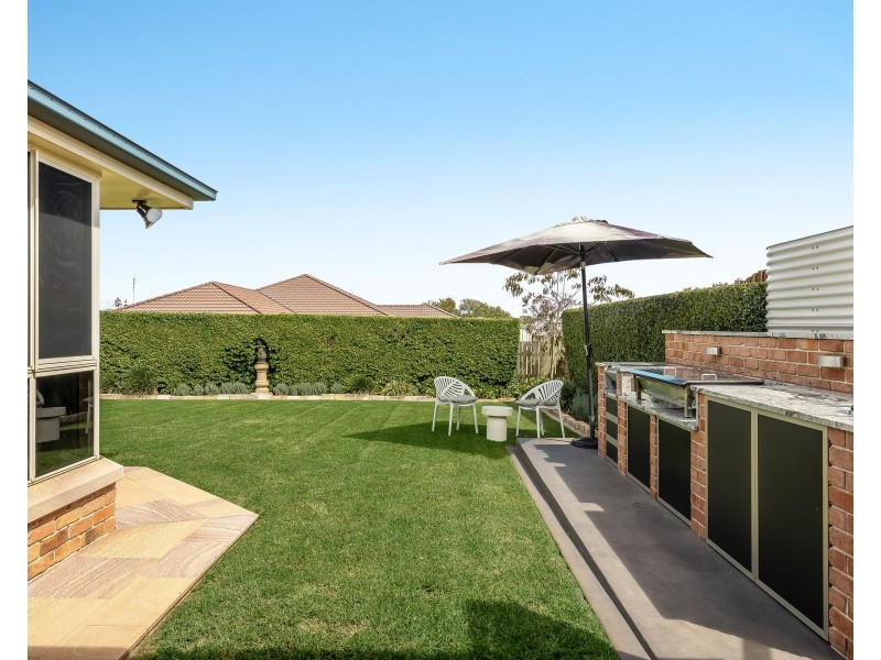 11 Paulene Crescent, Kearneys Spring QLD 4350