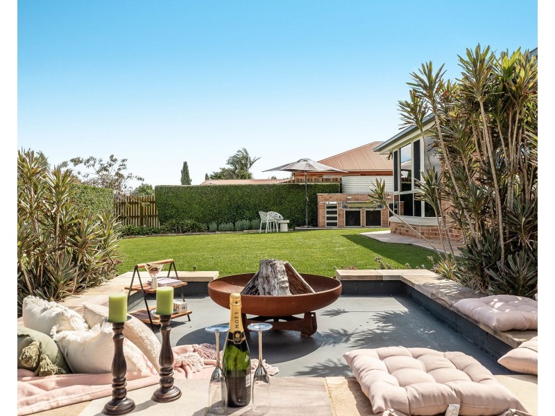 11 Paulene Crescent, Kearneys Spring QLD 4350