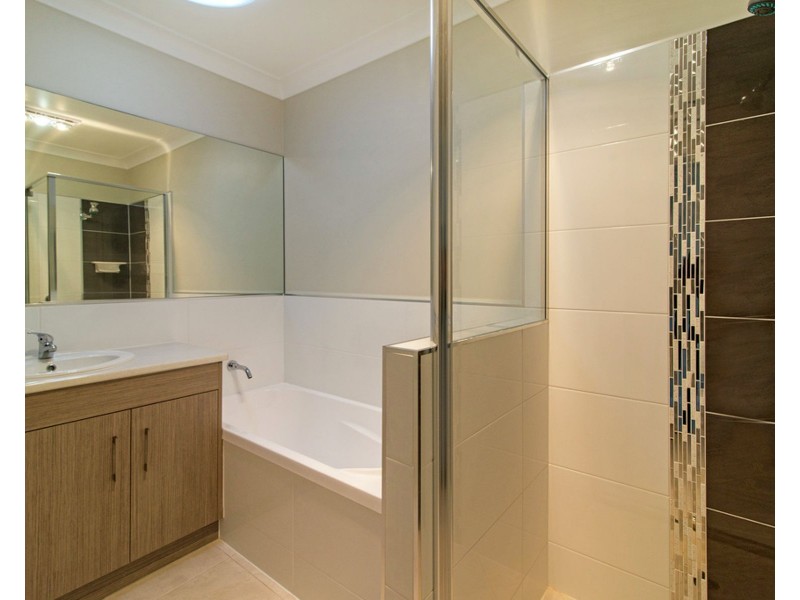 1/3 Whitley Court, Glenvale QLD 4350