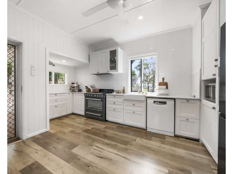 49 Willis Road, Meringandan West QLD 4352