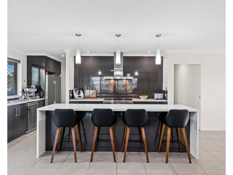 12 Gilbert Court, Gowrie Junction QLD 4352