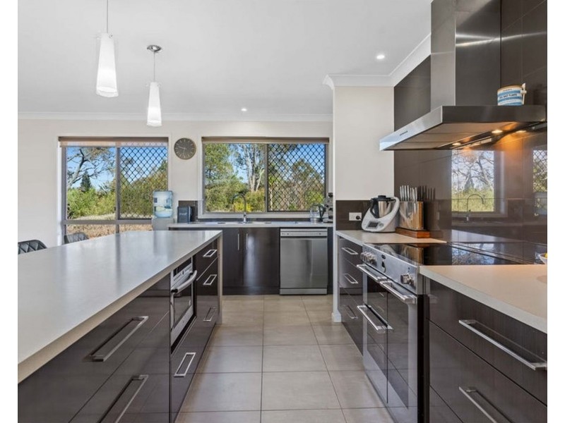 12 Gilbert Court, Gowrie Junction QLD 4352