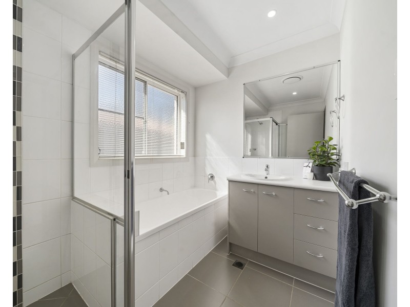 97 Entabeni Drive, Kearneys Spring QLD 4350